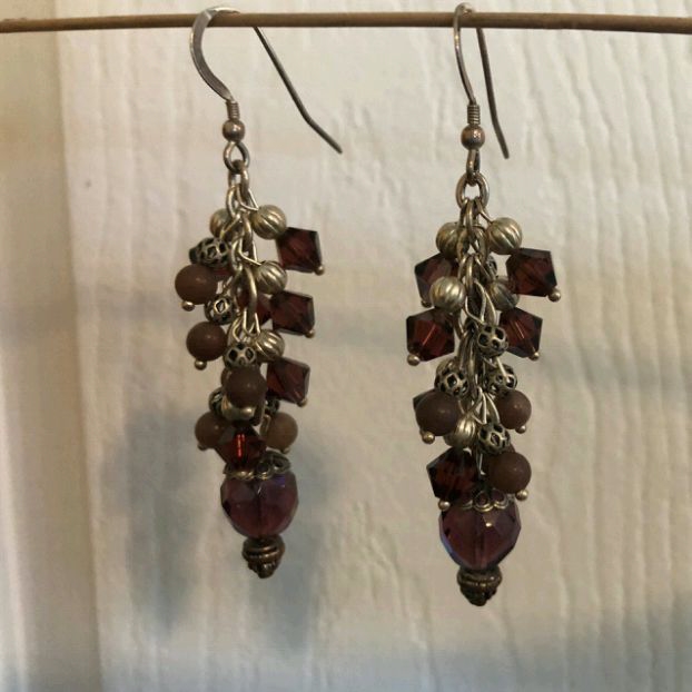 This image has an empty alt attribute; its file name is cluster-earrings.jpg